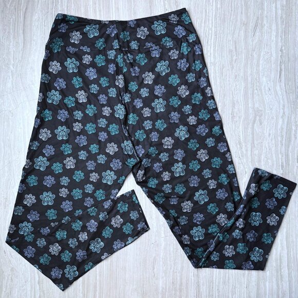 Paisley Paw Print Capri of Full Length Black Leggings - Picture 2 of 3